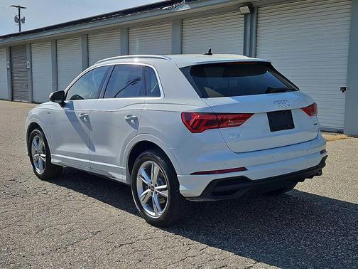 Glacier White Metallic 2024 Audi Q3 Premium 45 TFSI S line quattro Tiptronic