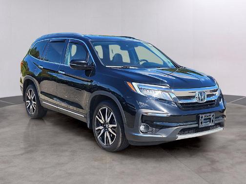 Crystal Black Pearl 2021 Honda Pilot Touring 8-Passenger