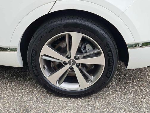 Alta White 2023 Genesis GV80 3.5T