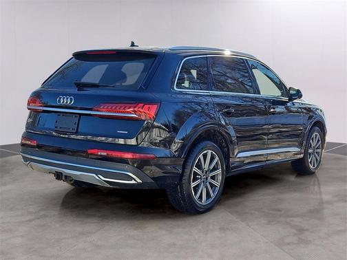 2022 Audi Q7 45 Premium Plus