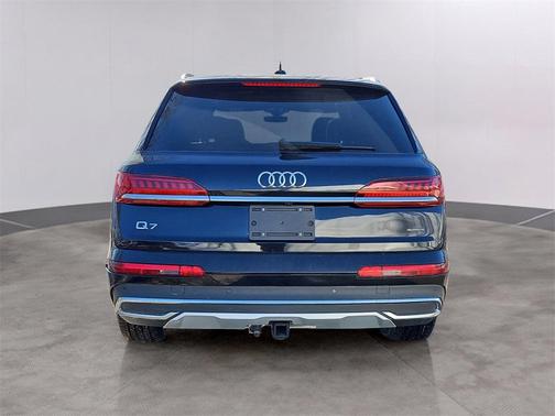 2022 Audi Q7 45 Premium Plus