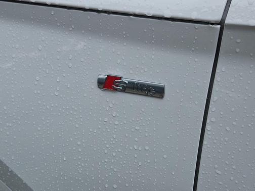 Ibis White 2023 Audi Q5 45 S line Premium Plus