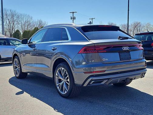 Samurai Gray Metallic 2023 Audi Q8 55 Premium Plus