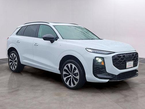 Glacier White Metallic 2026 Audi Q3 TFSI quattro S tronic
