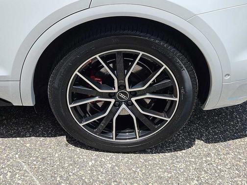 Glacier White Metallic 2023 Audi SQ5 3.0T Prestige