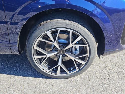 Navarra Blue metallic 2027 Audi Q3 TFSI quattro S tronic