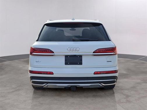 2023 Audi Q7 55 Premium Plus