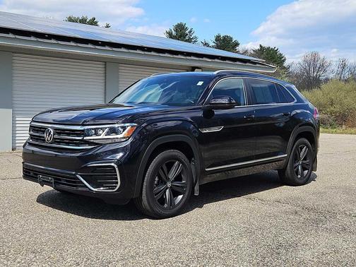 Deep Black Pearl 2022 Volkswagen Atlas Cross Sport 3.6L V6 SEL R-Line