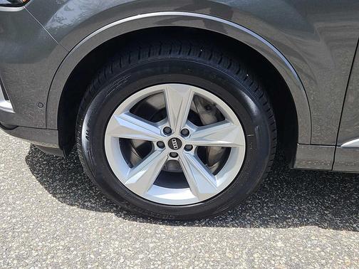 Samurai Gray Metallic 2022 Audi Q7 45 Premium Plus