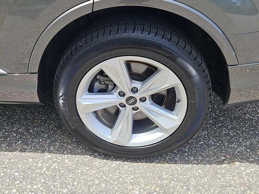 Samurai Gray Metallic 2022 Audi Q7 45 Premium Plus