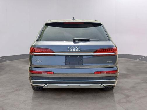 Samurai Gray Metallic 2022 Audi Q7 45 Premium Plus