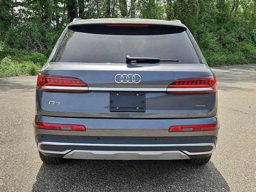 Samurai Gray Metallic 2022 Audi Q7 45 Premium Plus