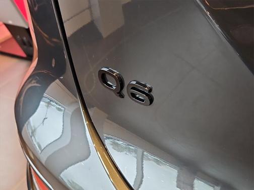 2025 Audi Q6 e-tron Premium Plus quattro