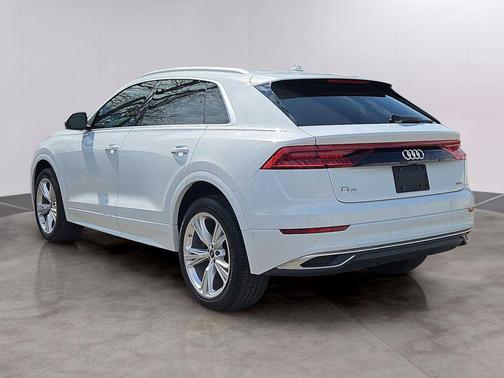Glacier White Metallic 2023 Audi Q8 55 Premium Plus