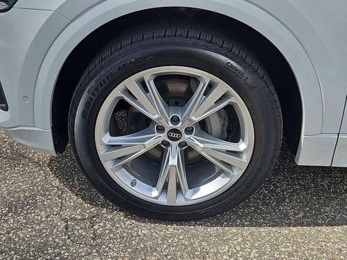 Glacier White Metallic 2023 Audi Q8 55 Premium Plus