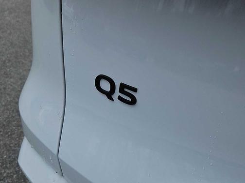 Glacier White Metallic 2026 Audi Q5 Premium TFSI quattro S tronic