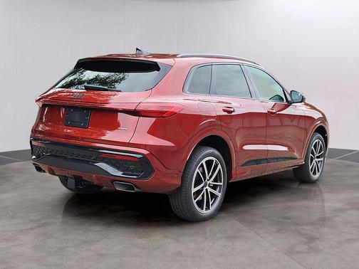 Grenadine Red Metallic 2026 Audi Q5 Premium Plus TFSI quattro S tronic