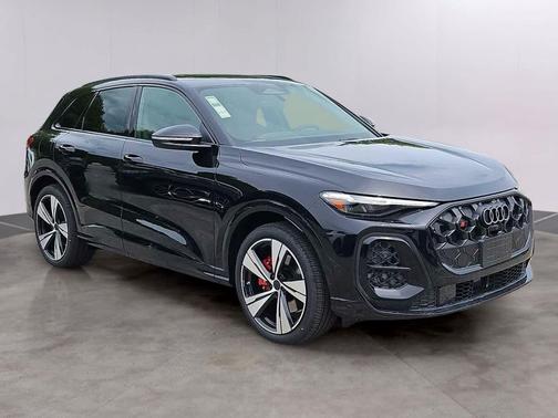 Mythos Black metallic 2026 Audi SQ5 3.0T Premium Plus