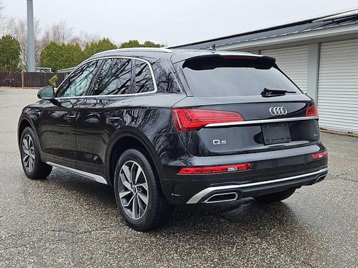 Mythos Black Metallic 2023 Audi Q5 45 S line Premium Plus