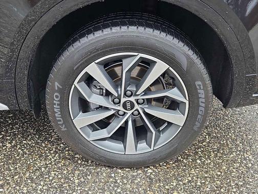 Mythos Black Metallic 2023 Audi Q5 45 S line Premium Plus