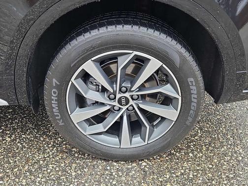 Mythos Black Metallic 2023 Audi Q5 45 S line Premium Plus