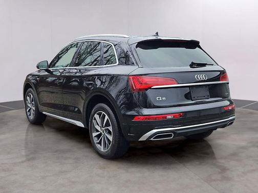 Mythos Black Metallic 2023 Audi Q5 45 S line Premium Plus