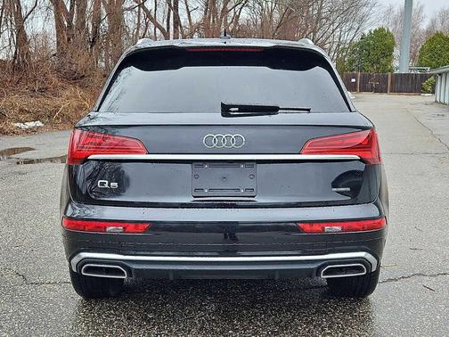 Mythos Black Metallic 2023 Audi Q5 45 S line Premium Plus