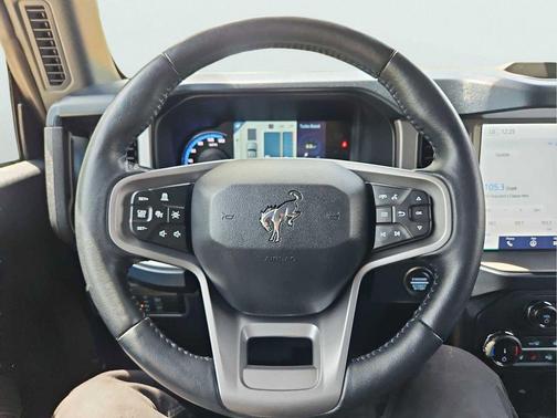 Cyber Orange Metallic Tricoat 2022 Ford Bronco Outer Banks