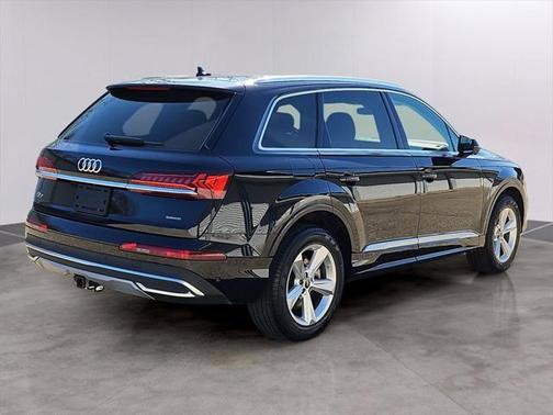 2023 Audi Q7 45 Premium Plus