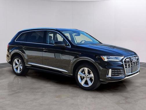 2023 Audi Q7 45 Premium Plus