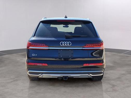 2023 Audi Q7 45 Premium Plus