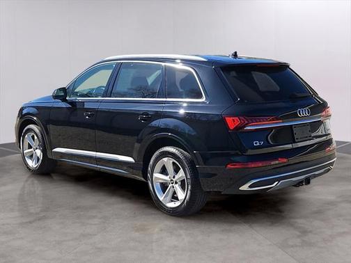 2023 Audi Q7 45 Premium Plus