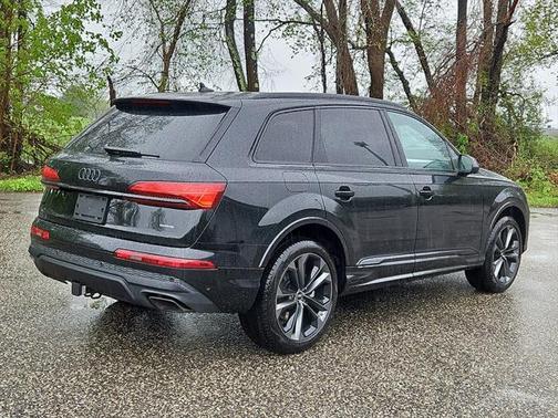 2025 Audi Q7 55 Premium Plus