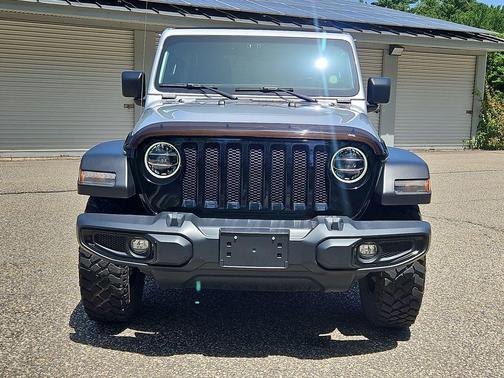 Silver Zynith Clearcoat 2022 Jeep Wrangler Willys