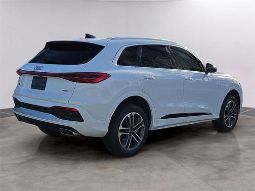 2025 Audi Q5 Premium TFSI quattro S tronic