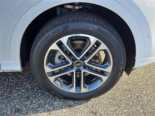 2025 Audi Q5 Premium TFSI quattro S tronic