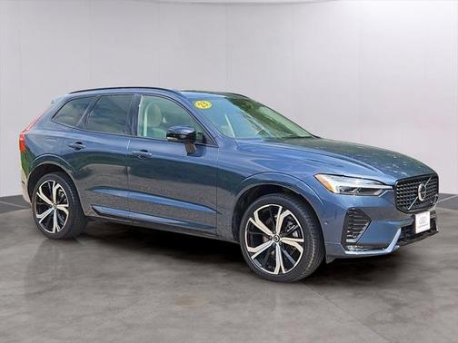 2023 Volvo XC60 B6 Ultimate Dark Theme