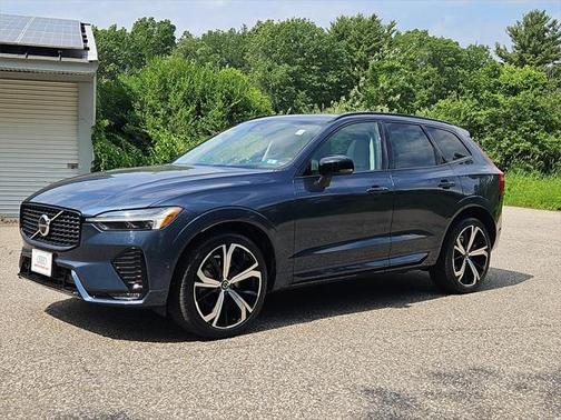 2023 Volvo XC60 B6 Ultimate Dark Theme