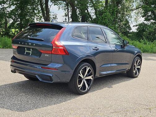 2023 Volvo XC60 B6 Ultimate Dark Theme