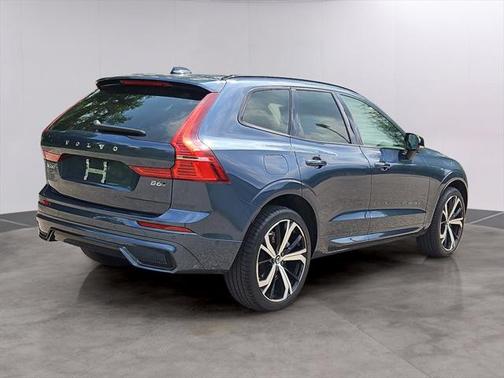 2023 Volvo XC60 B6 Ultimate Dark Theme