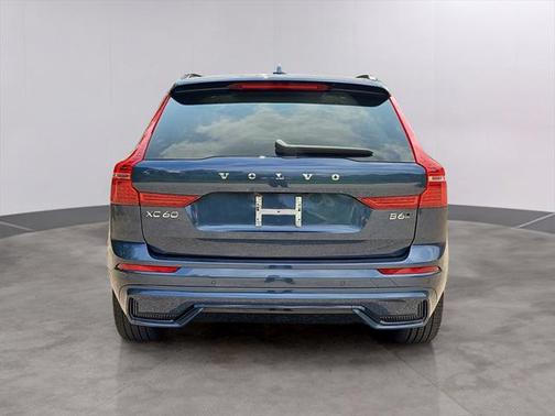 2023 Volvo XC60 B6 Ultimate Dark Theme