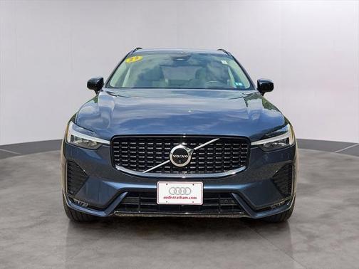 2023 Volvo XC60 B6 Ultimate Dark Theme