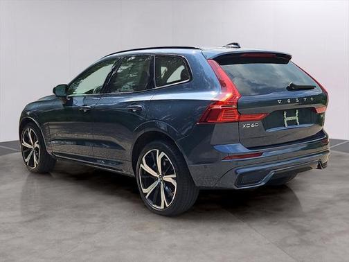 2023 Volvo XC60 B6 Ultimate Dark Theme