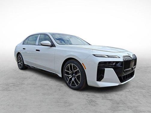 Mineral White Metallic 2026 BMW 740 i xDrive