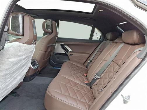 2026 BMW 740 i xDrive