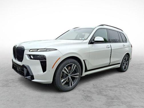 Mineral White Metallic 2026 BMW X7 xDrive40i