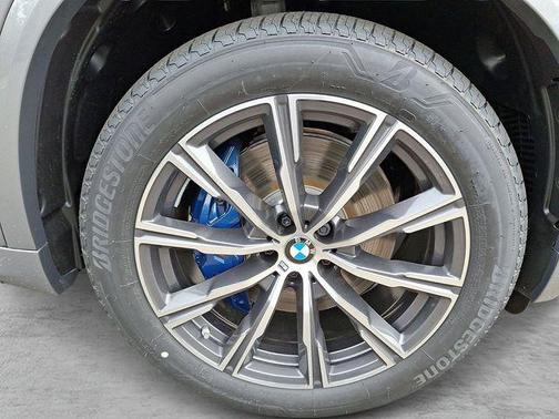 Skyscraper Grey Metallic 2026 BMW X5 xDrive40i
