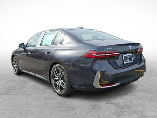 Dark Graphite Metallic 2026 BMW 530 i xDrive