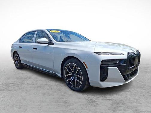 Mineral White Metallic 2026 BMW 750e i xDrive