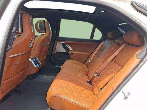 Mineral White Metallic 2026 BMW 750e i xDrive